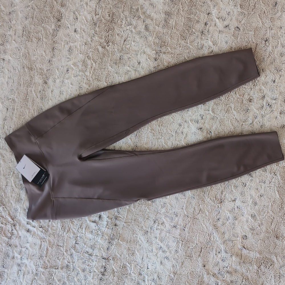 Nike Universa Medium-Support High-Waisted 7/8 Leggings - Picture 7 of 7